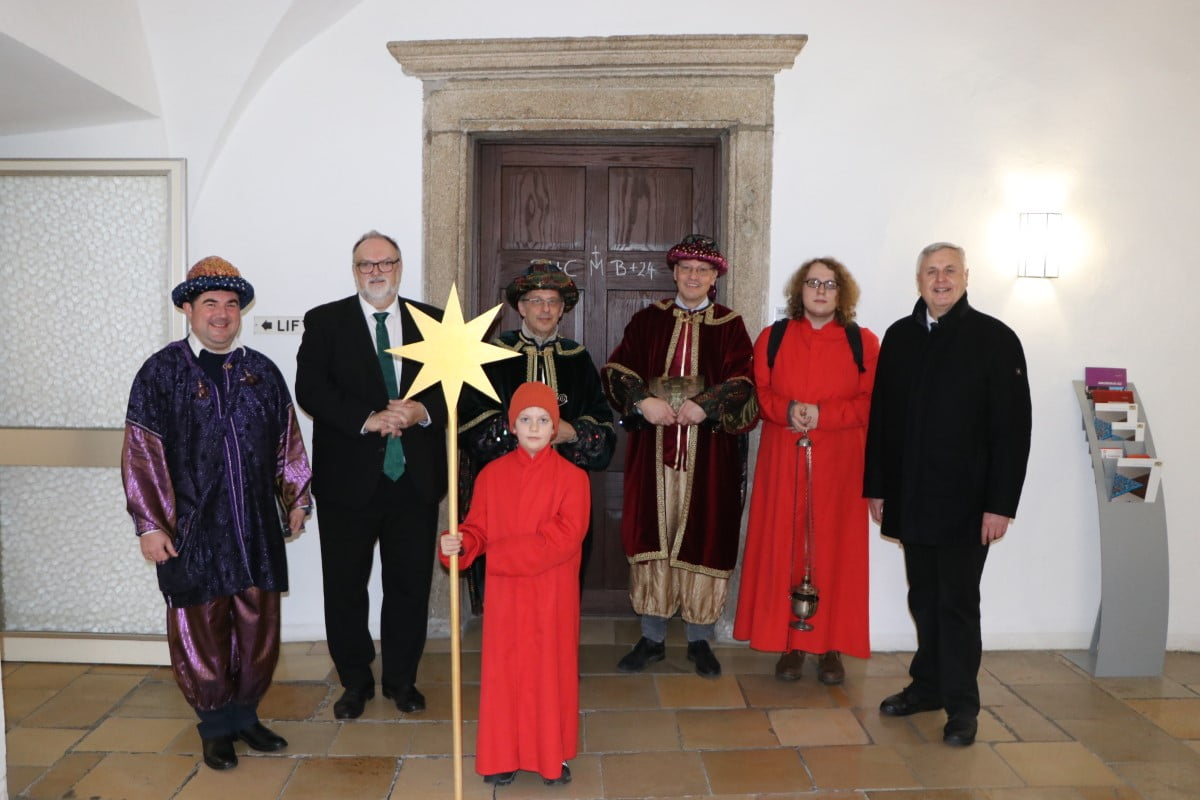 Sternsinger zu Besuch bei Oberbürgermeister Jürgen Dupper