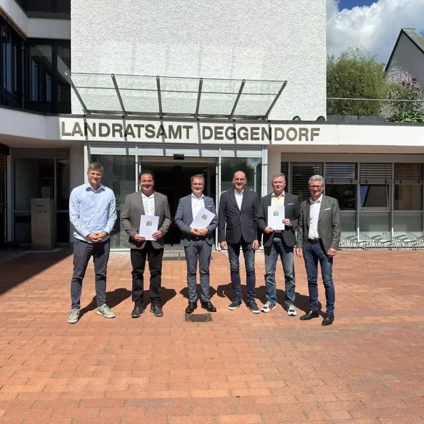 Urkundenübergabe des Umwelt- und Klimapakts Bayern im Landkreis Deggendorf