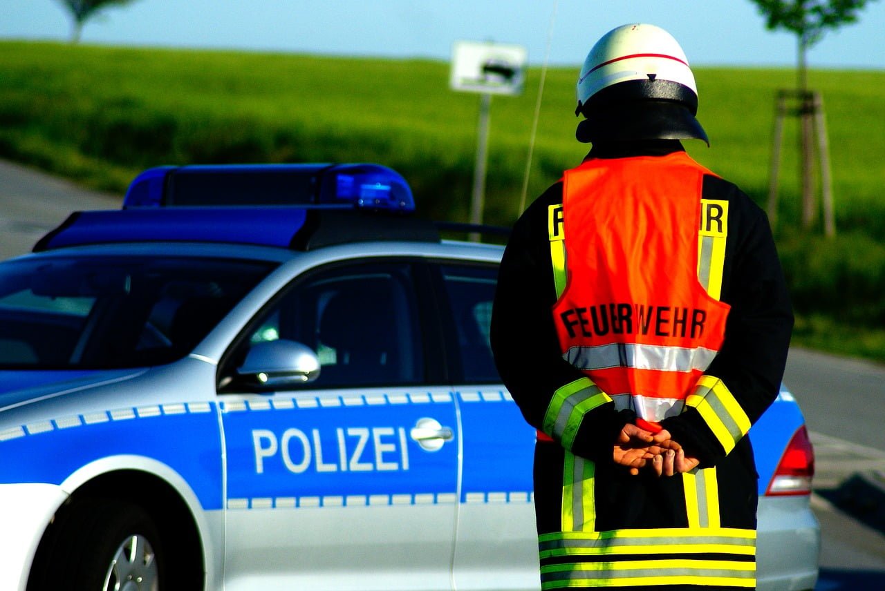 Feuerwehr Polizei Einsatz Feuerwehrmann Unfall